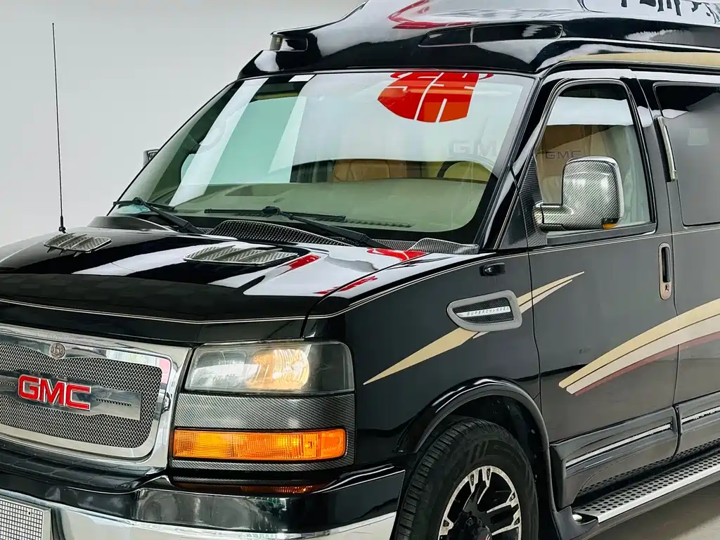 GMC Savana 2011 6.0L 10 мест
