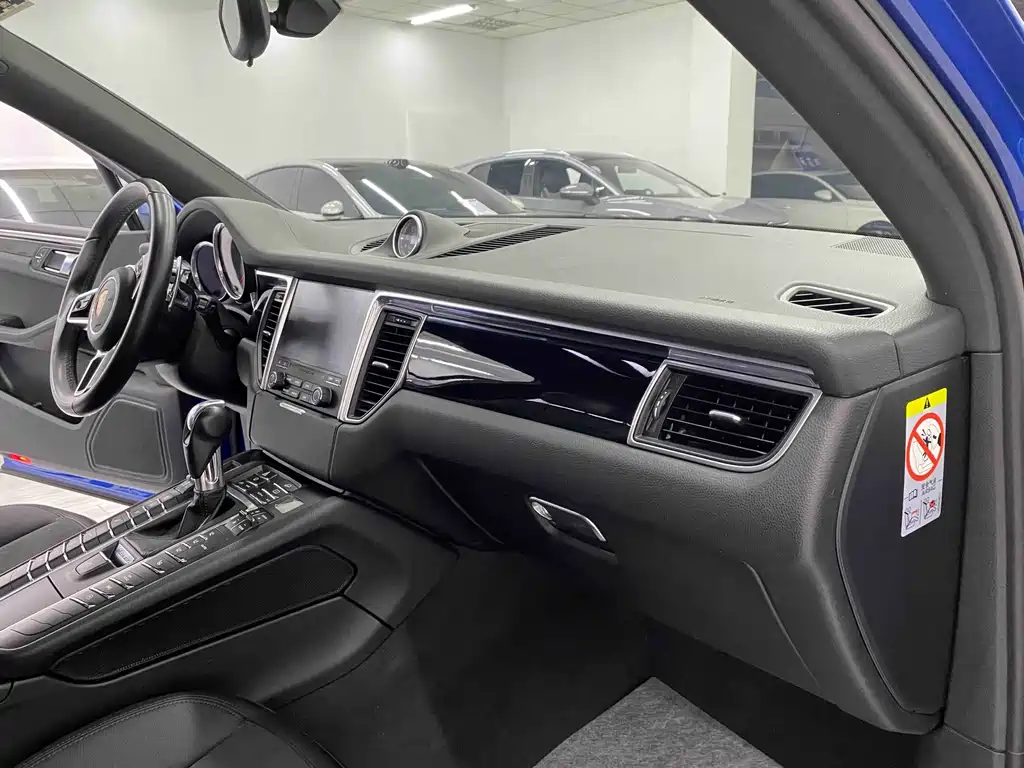 Porsche Macan — миниатюра 8