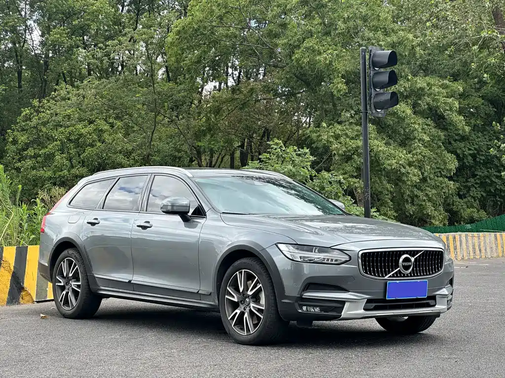 Volvo V90 — миниатюра 3