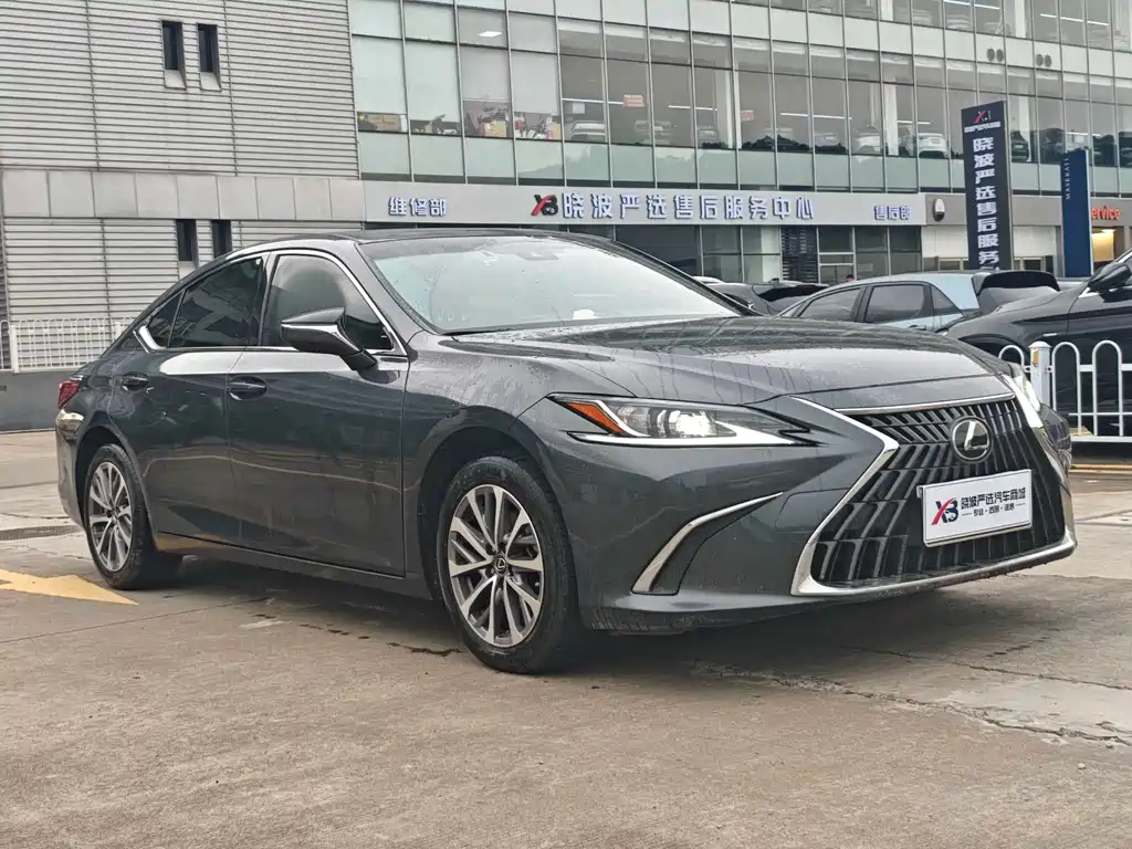 Lexus ES 2021 200