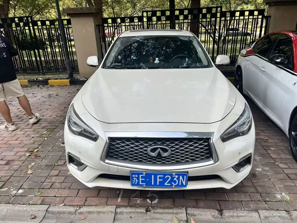 Infiniti Q50L