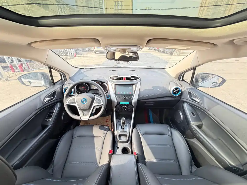 BYD Yuan EV — миниатюра 9