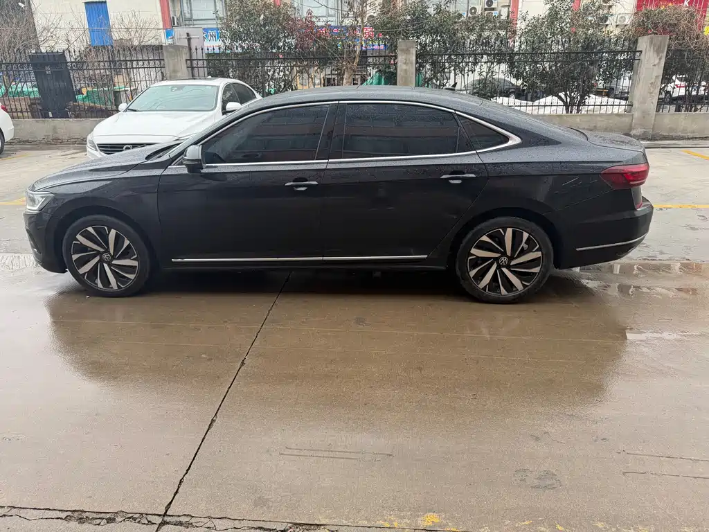 VOLKSWAGEN PASSAT