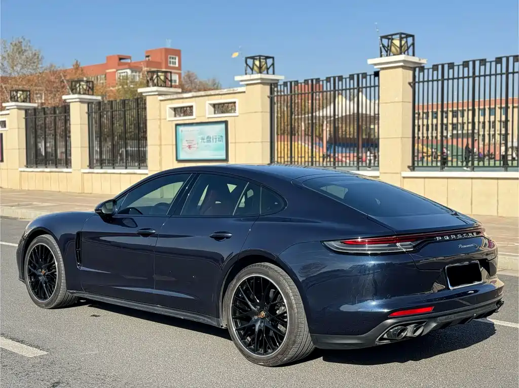 PORSCHE PANAMERA