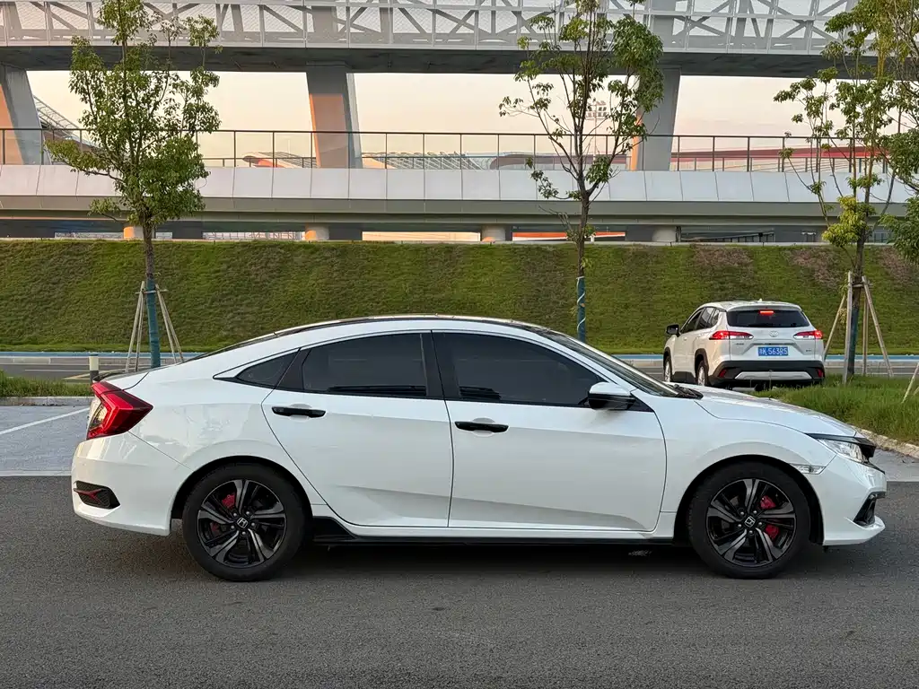 Honda Civic — миниатюра 8