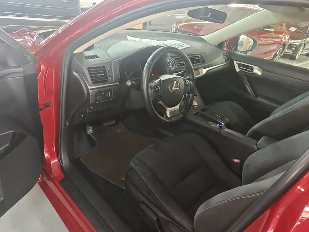 Lexus CT — миниатюра 16