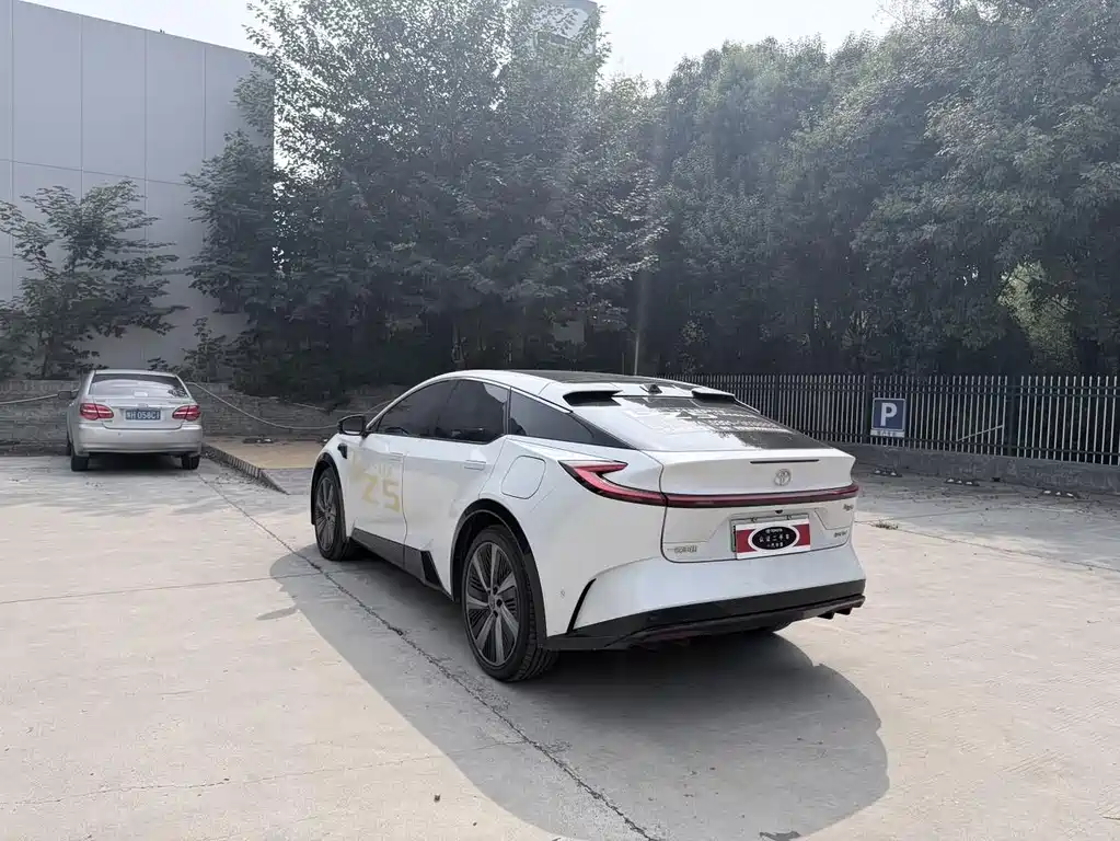 Toyota bZ5 — миниатюра 6