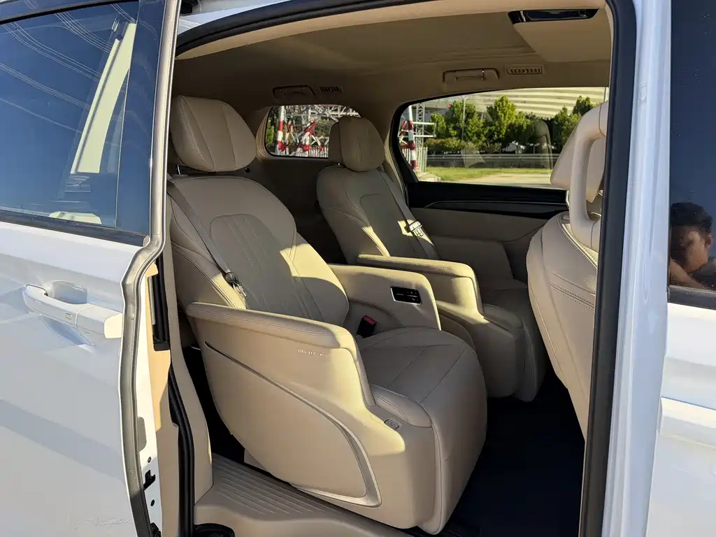 Buick GL8 Hybrid — миниатюра 16