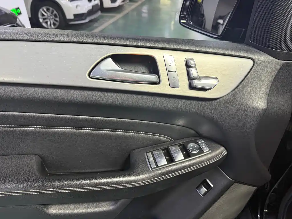 Mercedes-Benz M-Class — миниатюра 14