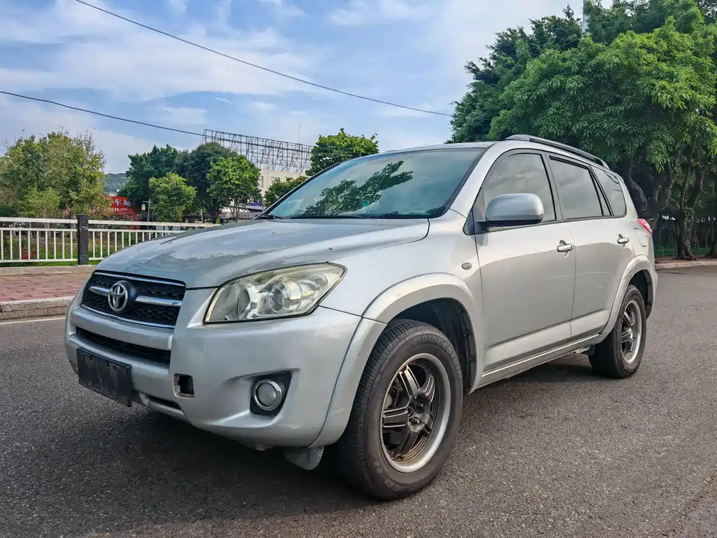 Toyota RAV4 2011