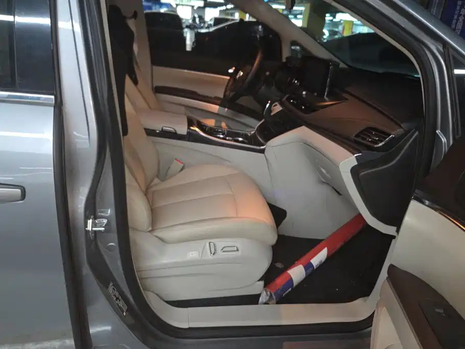 Buick GL8 — миниатюра 8