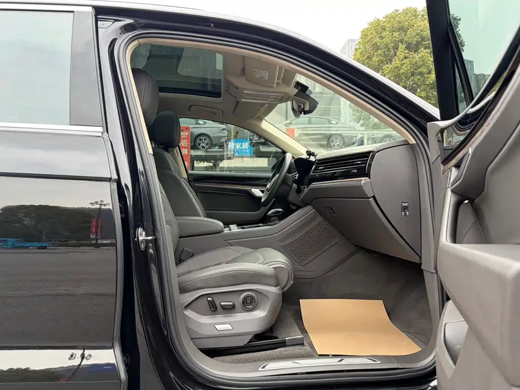 Volkswagen Touareg — миниатюра 9