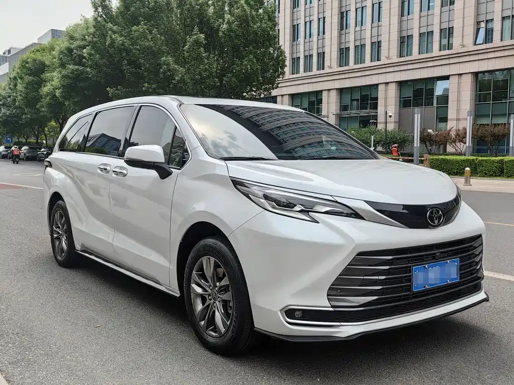 Toyota Sienna 2024 2.5L Luxury