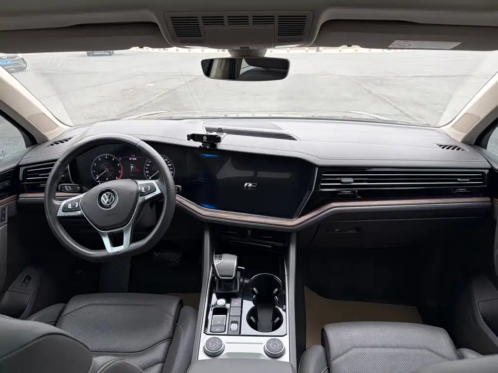 Volkswagen Touareg — миниатюра 10