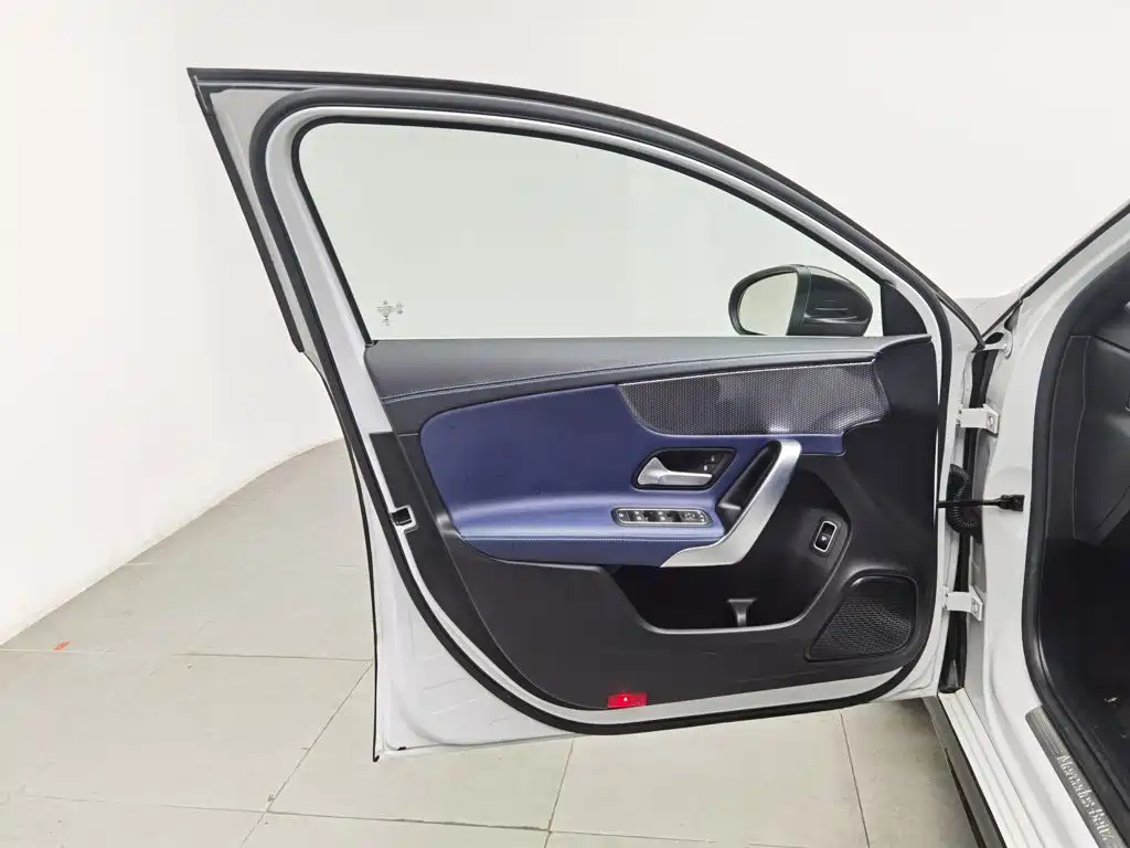 Mercedes-Benz A-Class — миниатюра 8