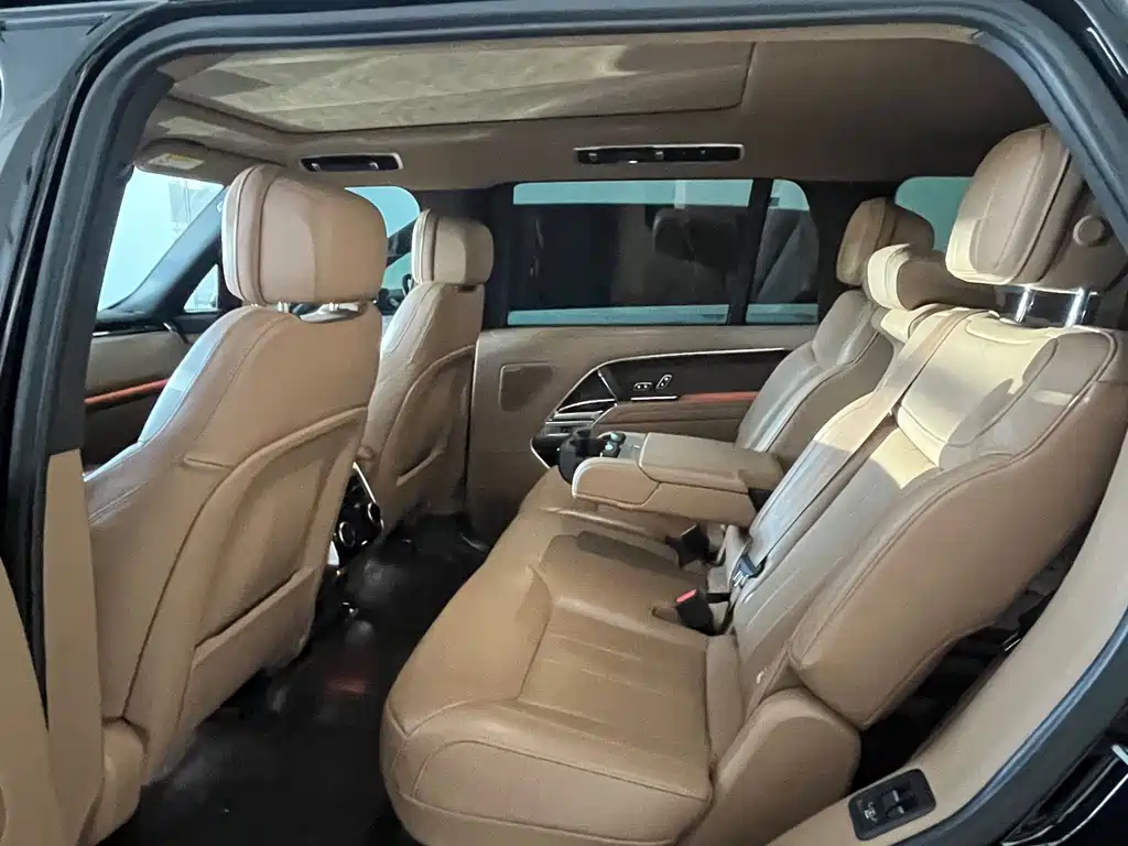 Land Rover Range Rover 2023 3.0 L6 400PS мест Long Wheelbase