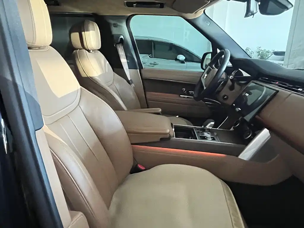 Land Rover Range Rover 2023 3.0 L6 400PS мест Long Wheelbase
