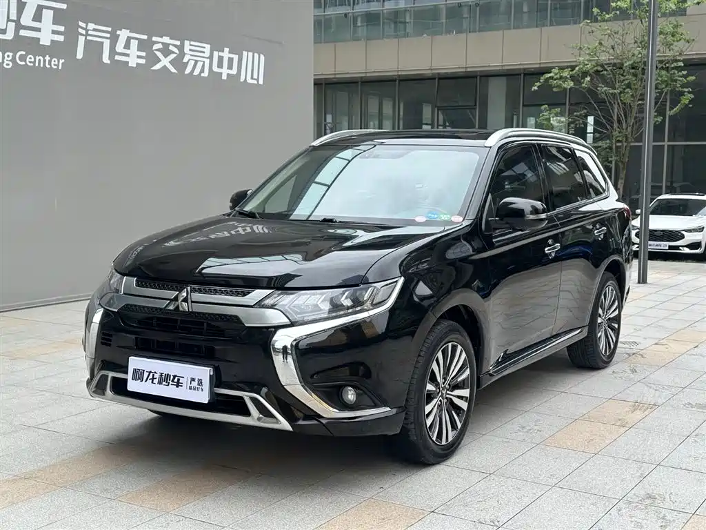 Mitsubishi Outlander 2021 2.4L 7 мест