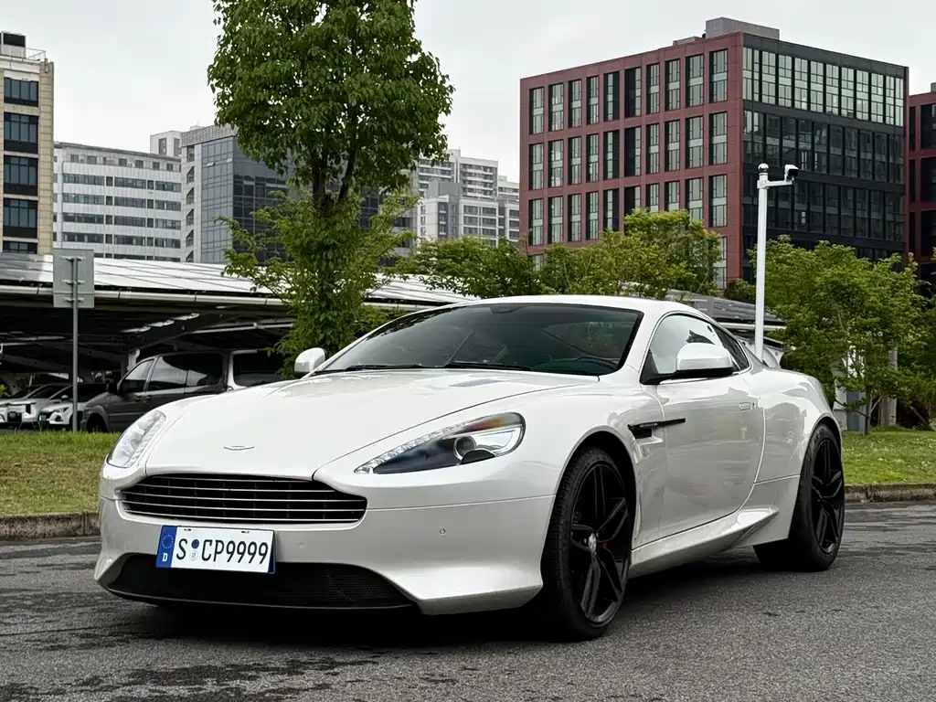 Aston Martin DB9