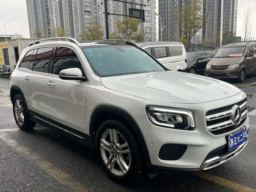 MERCEDES-BENZ GLB