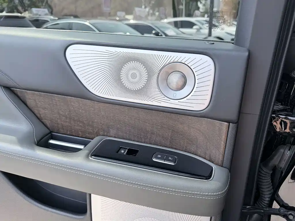 Lincoln Navigator — миниатюра 10