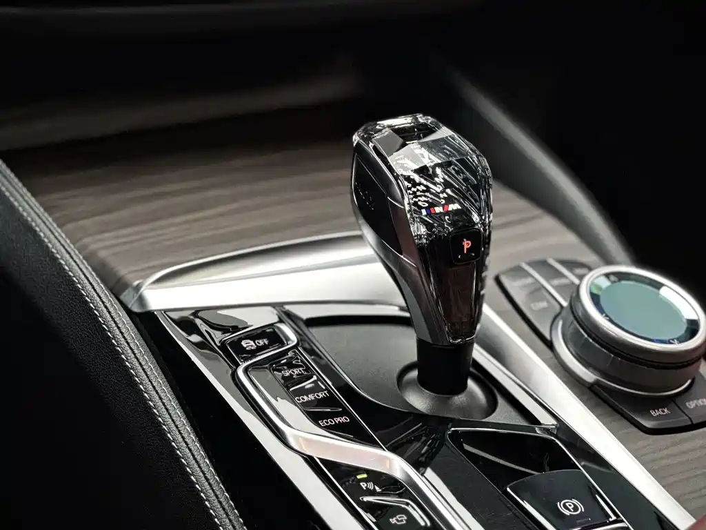 BMW 5 Series — миниатюра 8