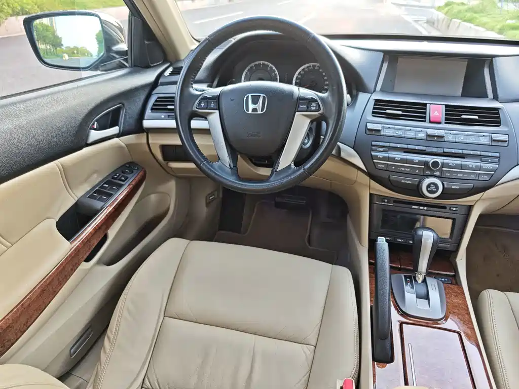 Honda Accord — миниатюра 12