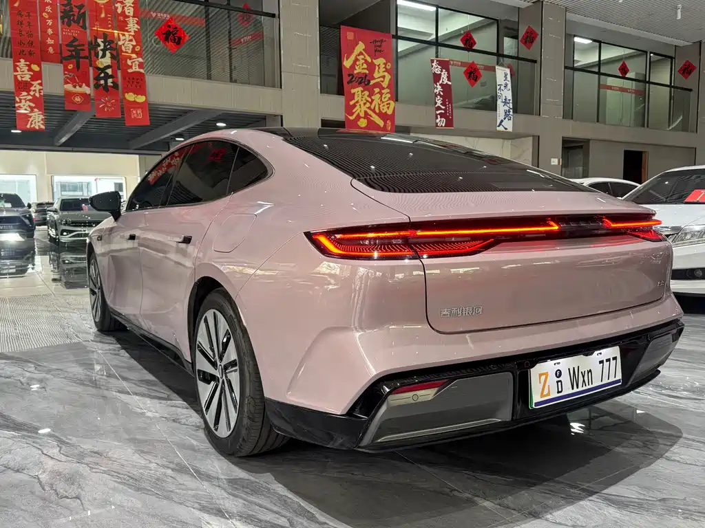 GEELY GALAXY GALAXY E8