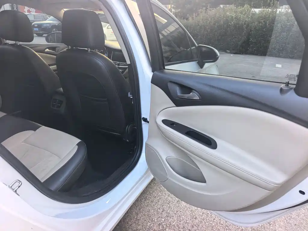 Buick Verano — миниатюра 12
