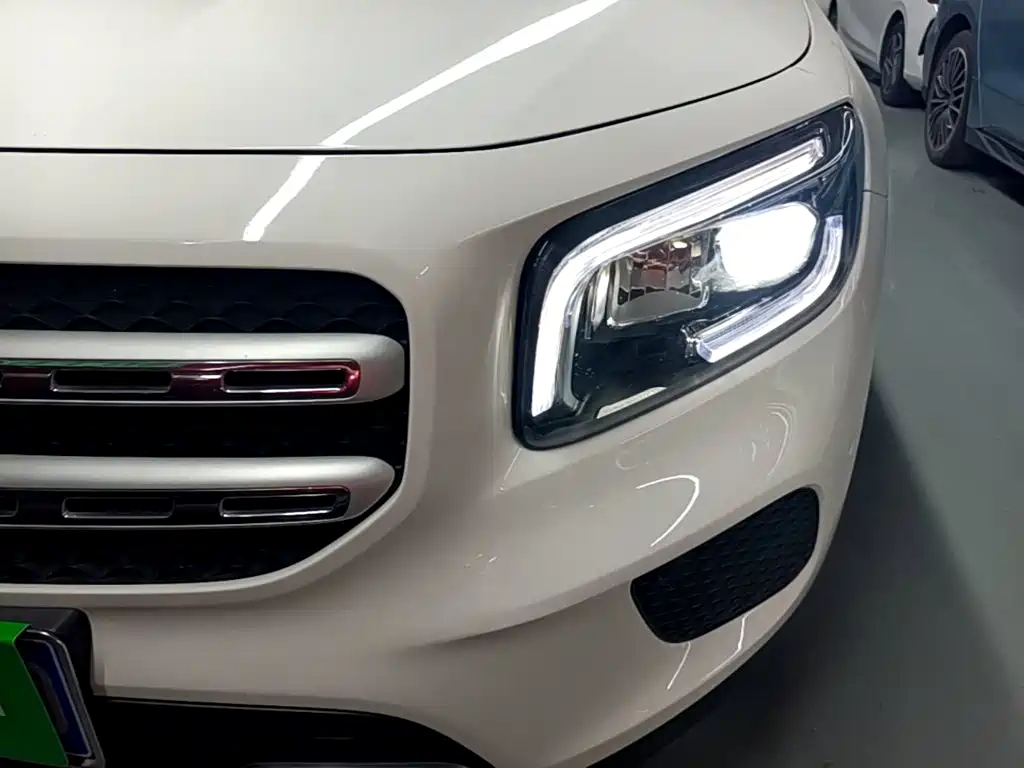 Mercedes-Benz GLB — миниатюра 24