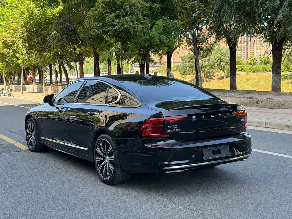 Volvo S90 — миниатюра 7