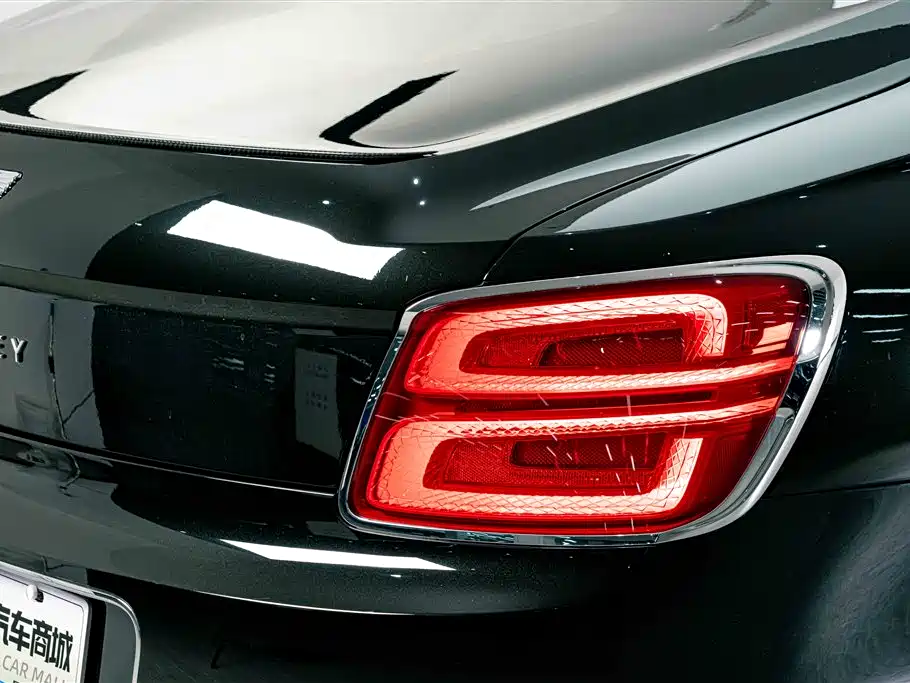 Bentley Flying Spur PHEV — миниатюра 8