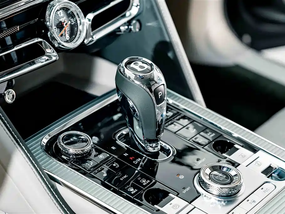 Bentley Flying Spur PHEV — миниатюра 18