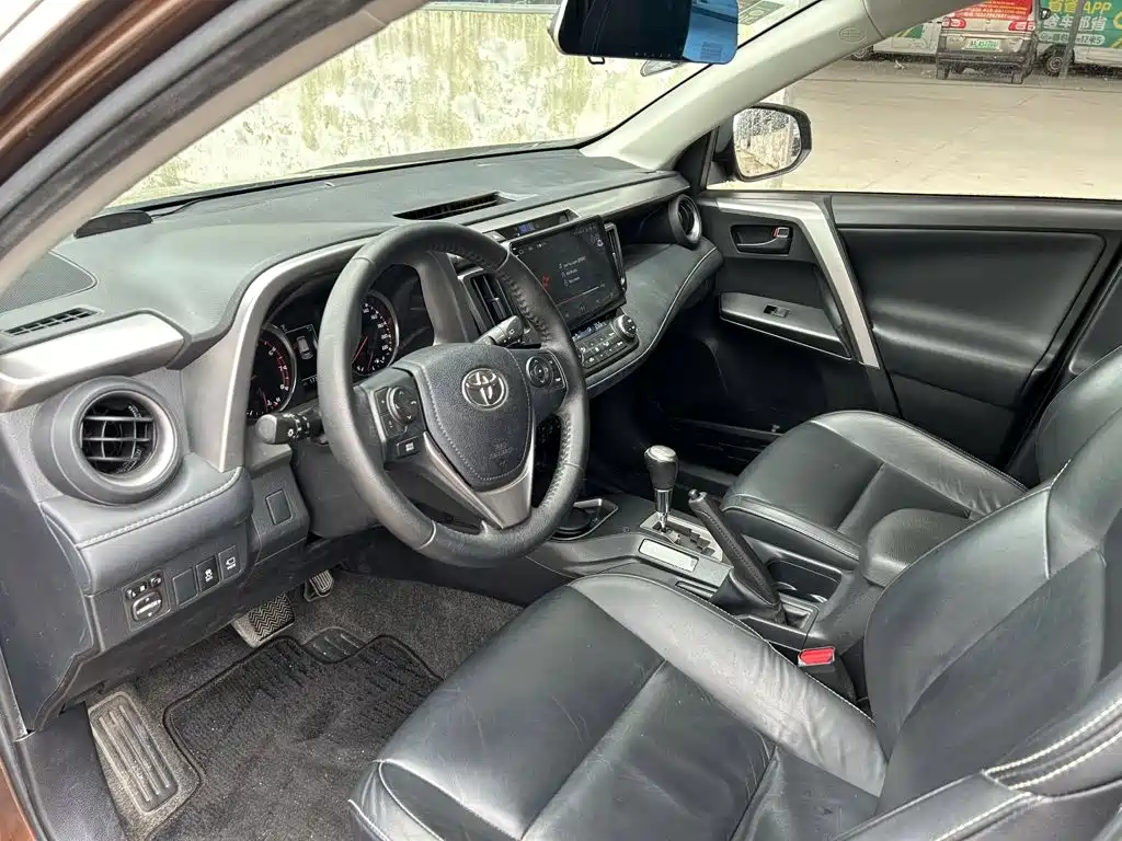 Toyota RAV4 — миниатюра 5