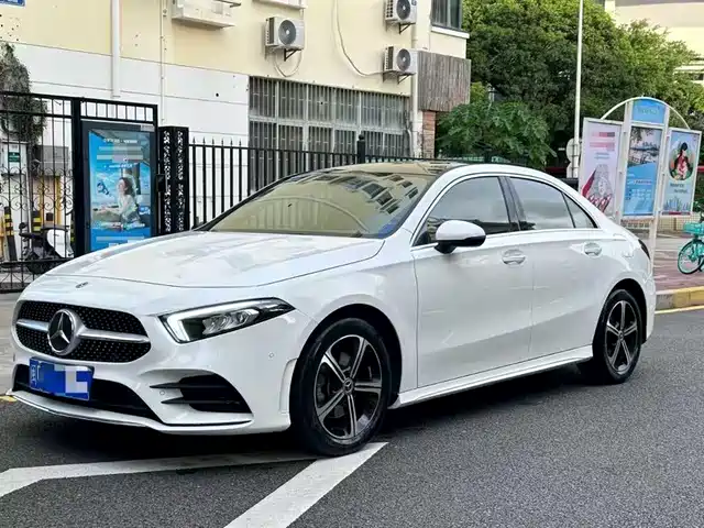 MERCEDES-BENZ  A CLASS 2022