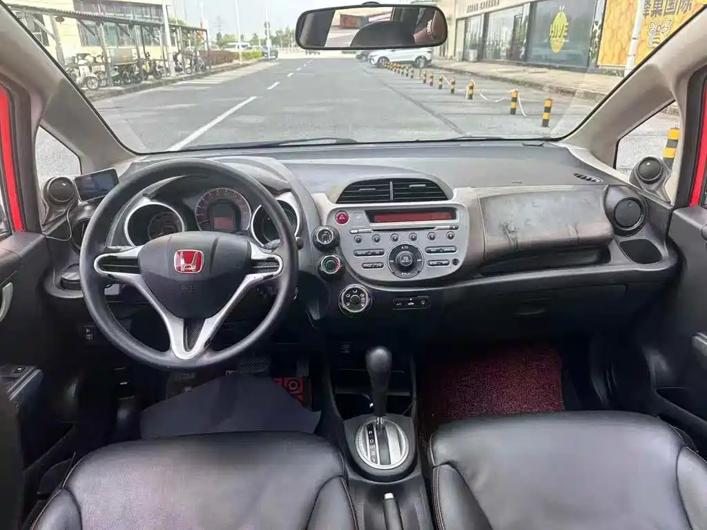 Honda Fit — миниатюра 7