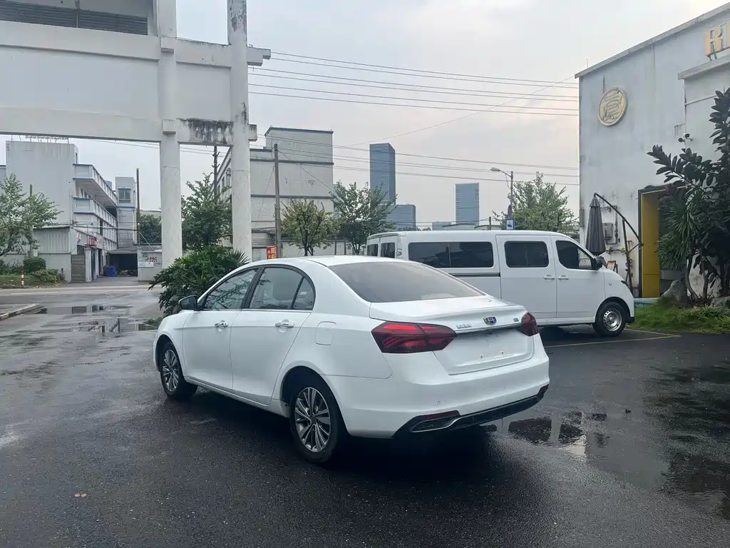 Geely Emgrand — миниатюра 7