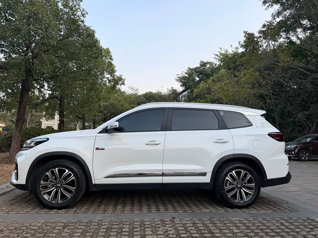 CHERY TIGGO 8