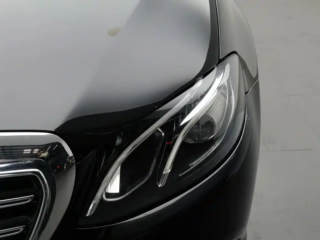 Mercedes-Benz E-Class — миниатюра 7
