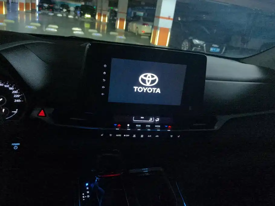 Toyota Granvia — миниатюра 13