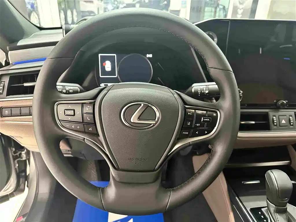 Lexus ES — миниатюра 8