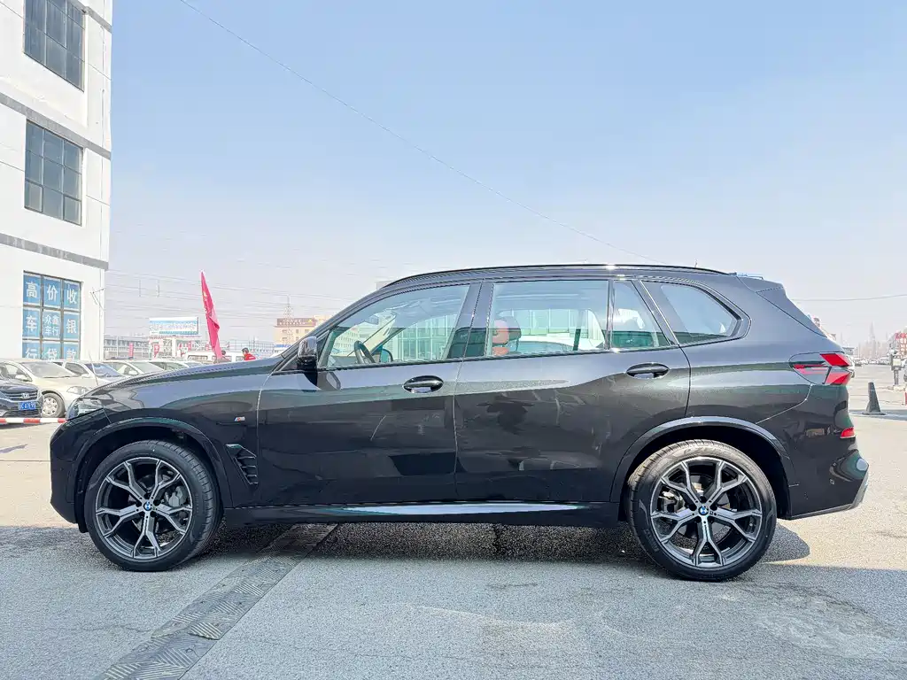 BMW X5 2025 xDrive 30Li Premium M Sport