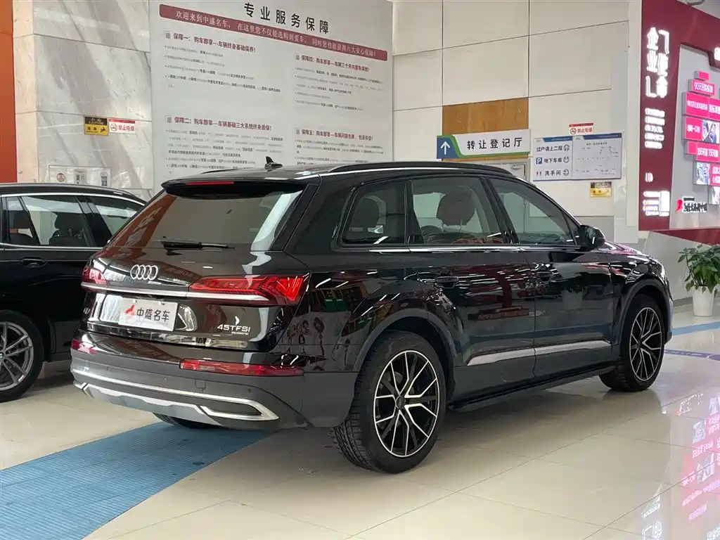 AUDI Q7