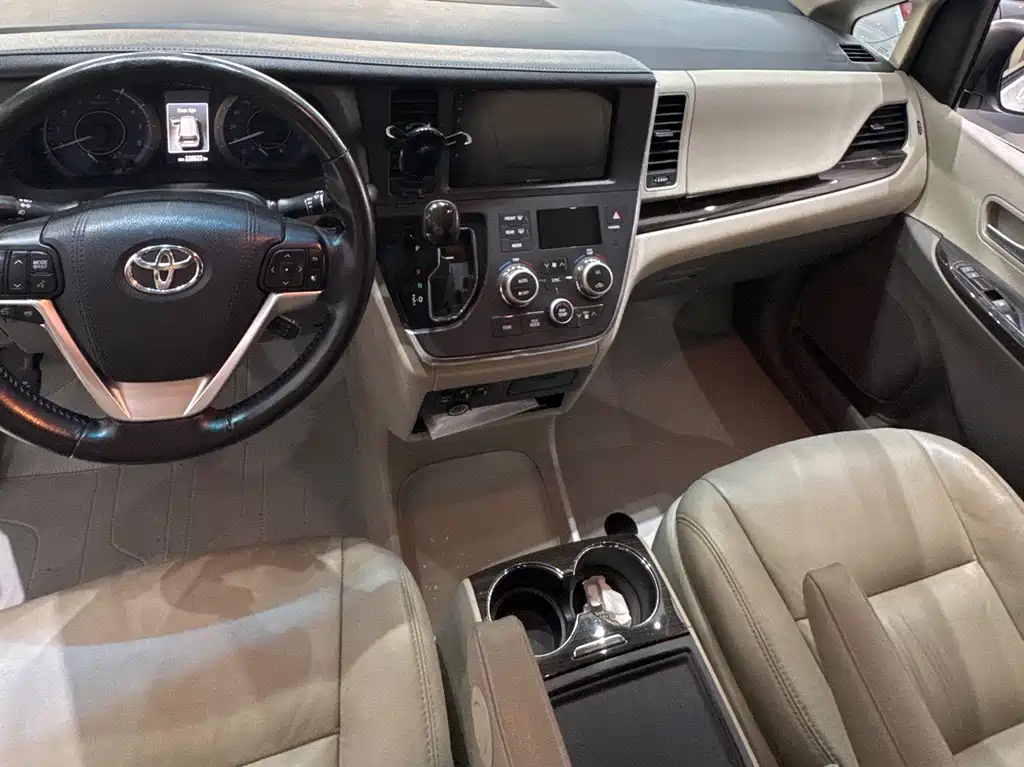 Toyota Sienna — миниатюра 7