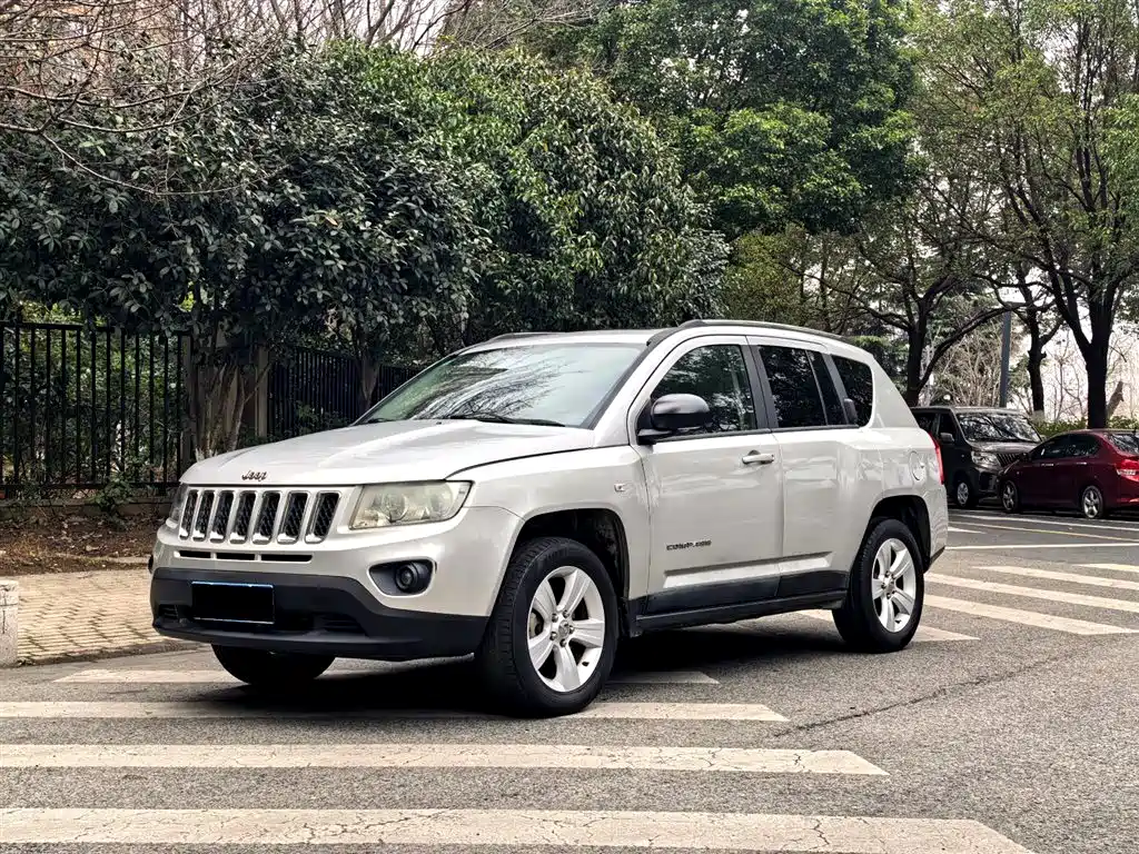 Jeep Compass (Import) 2011