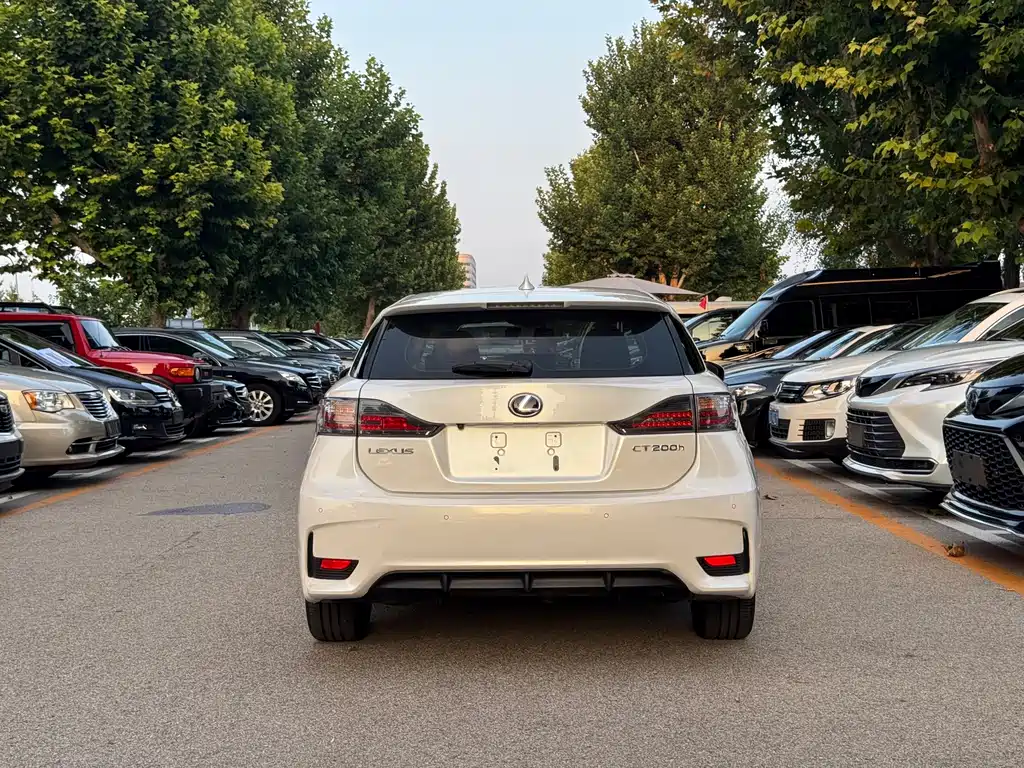 Lexus CT — миниатюра 4