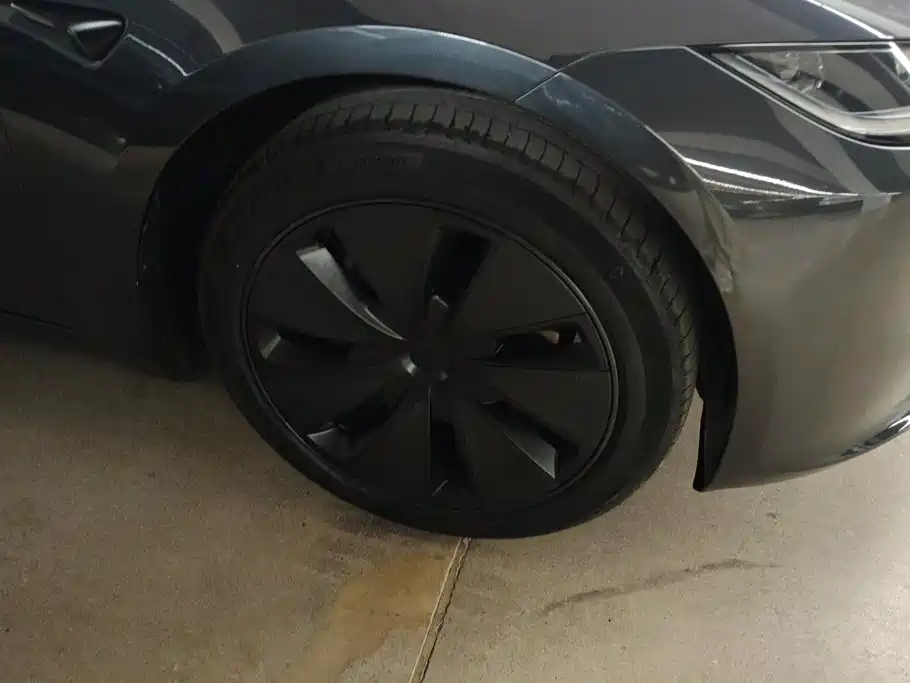 Tesla Model 3 — миниатюра 6