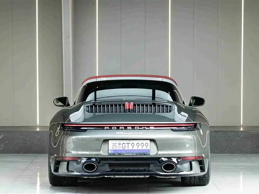 PORSCHE 911