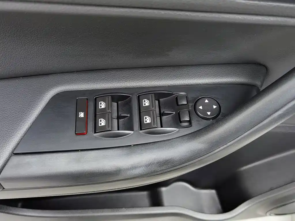 Qoros Qoros 3 — миниатюра 9