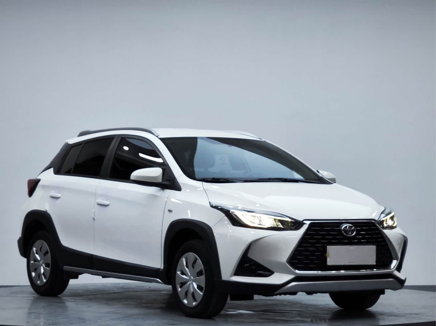Toyota YARiS L Zhi Xuan 1.5 л 2022 г. Белый, пробег 37000 км